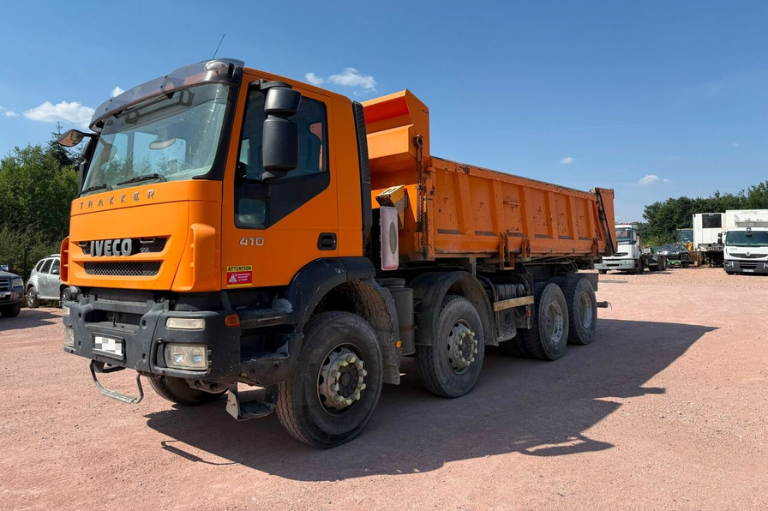 CAMIÓN DUMPER 8X4 IVECO TRAKKER