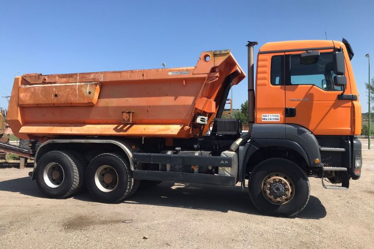 CAMIÓN BASCULANTE BAÑERA MAN TGS