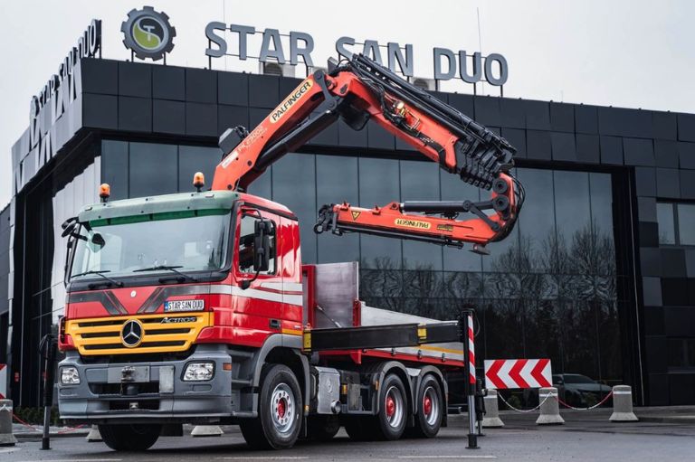 CAMIÓN GRÚA PLUMA MERCEDES ACTROS